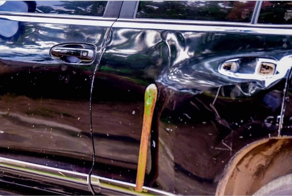 Oyetola’s vehicles damaged as governor joins EndSARS protesters in Osogbo