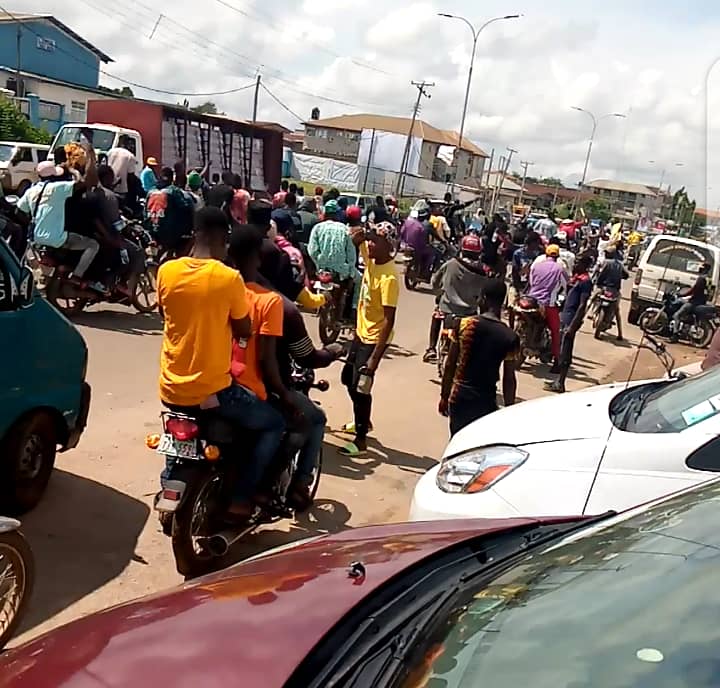 #EndSARS protesters in Osogbo heading to Governor's Office in Osogbo