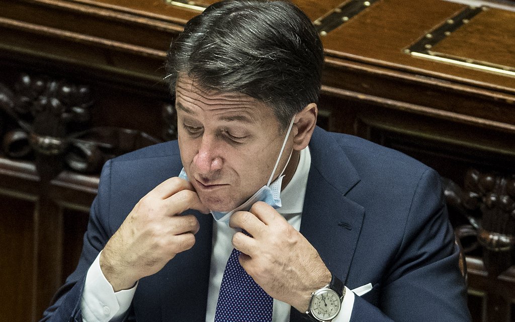 Italy to introduce curfew, close museums in new anti-virus crackdown