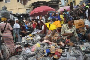 Lagos shopping 8 PHOTOS: Yuletide last minute shopping at Idumota market in Lagos
