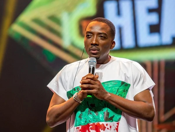 Bovi flaunts #EndSars shirt at 2021 Headies