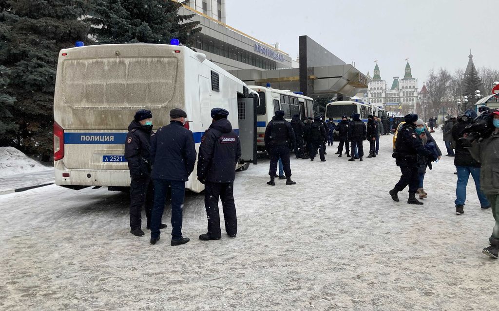 More than 150 detained in Russian raid on opposition meeting